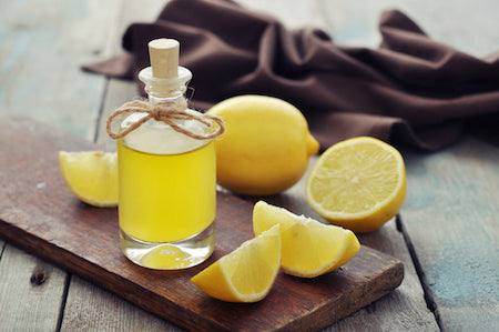 Olio essenziale di limone: proprietà e usi
